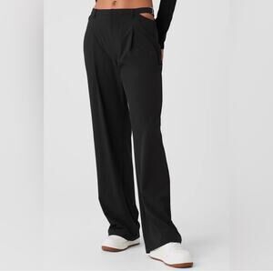 NWT Alo Mid Rise Show Down Trousers